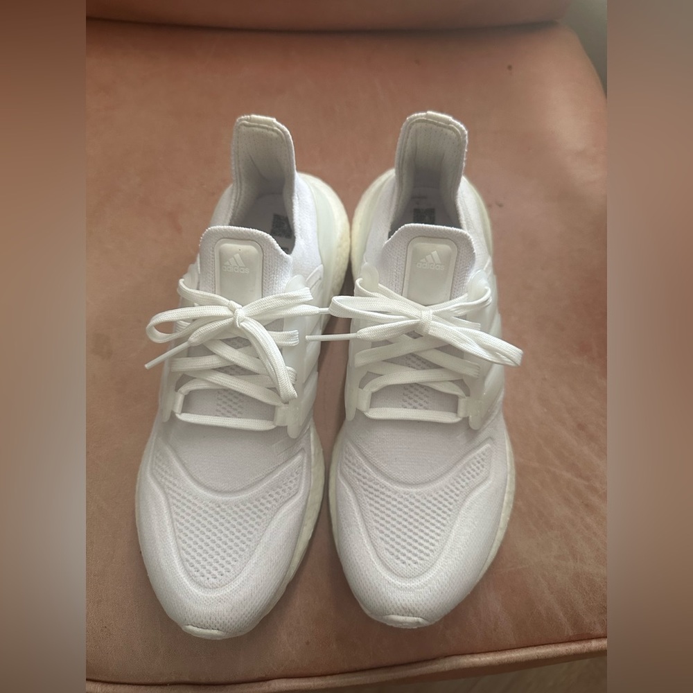 Adidas running ultraboost 22 sneakers in white